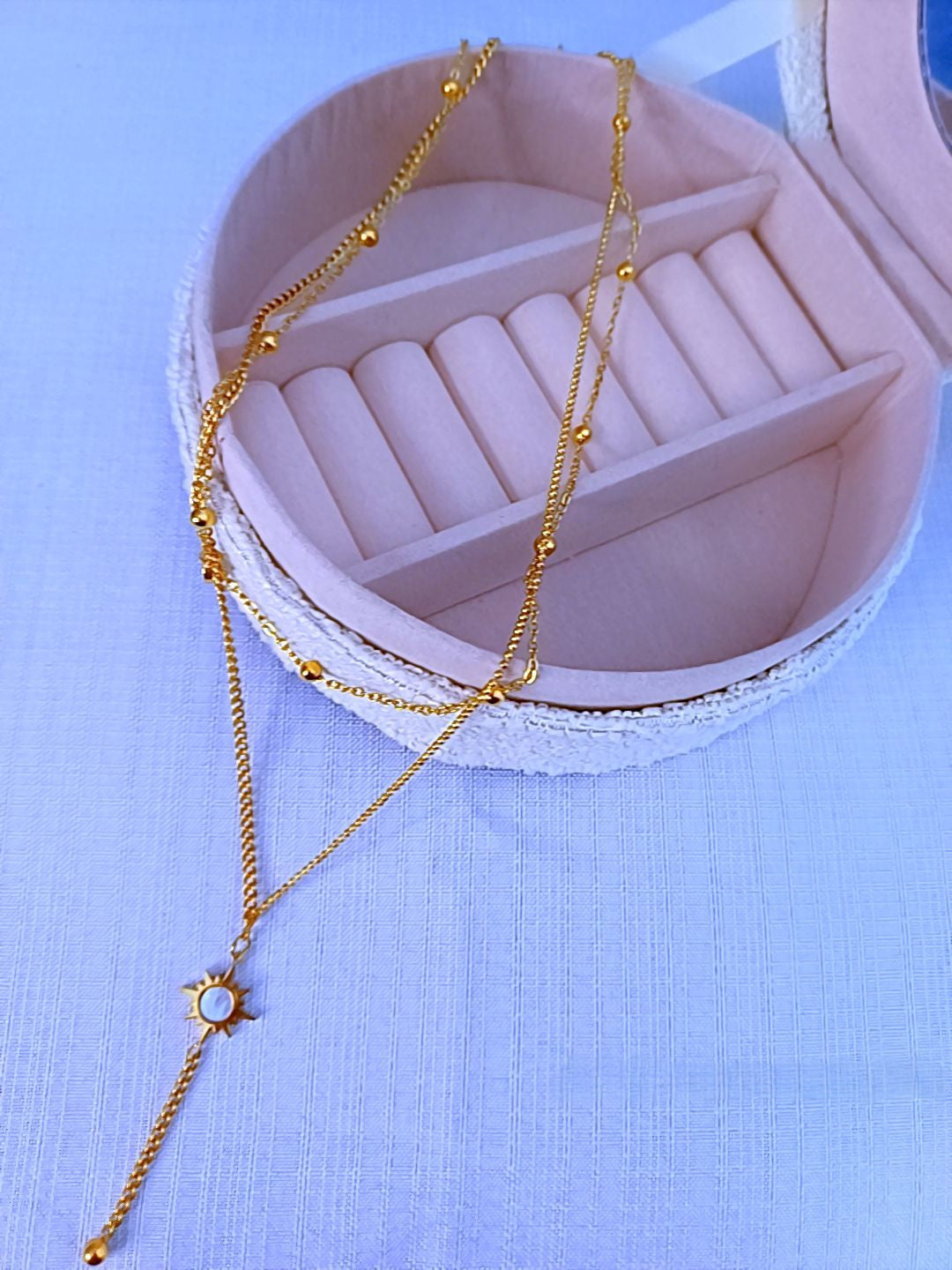 Collier soleil en acier inoxydable.