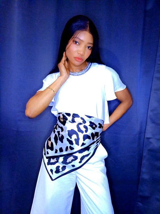 Foulard en satin beige noir et blanc