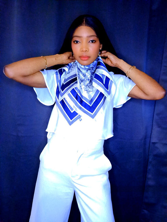 Foulard en satin bleu et beige