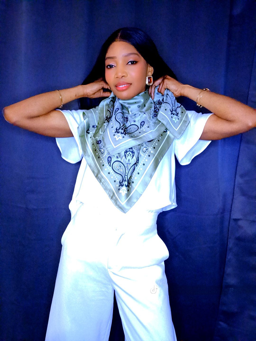 Foulard en satin vert et noir
