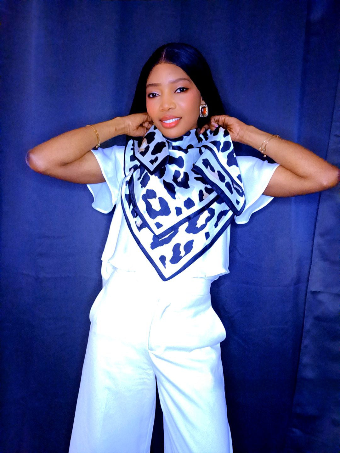 Foulard en satin beige noir et blanc