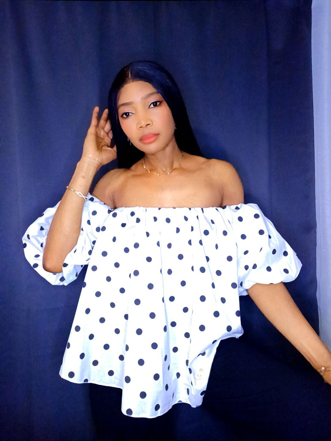 Blouse à pois blanc et noir