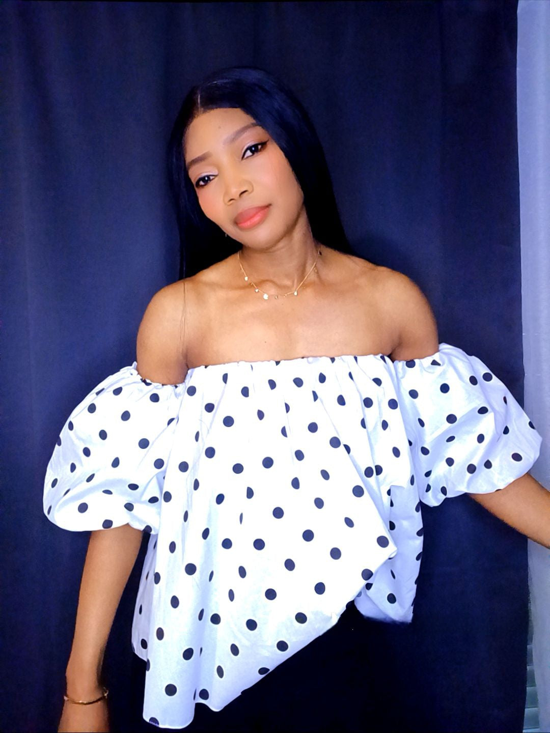 Blouse à pois blanc et noir