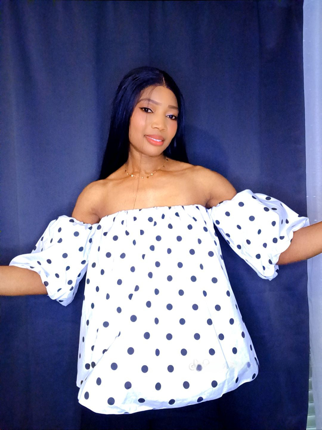 Blouse à pois blanc et noir